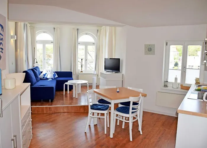 20 Mit Strandkorb Und Balkon דירה