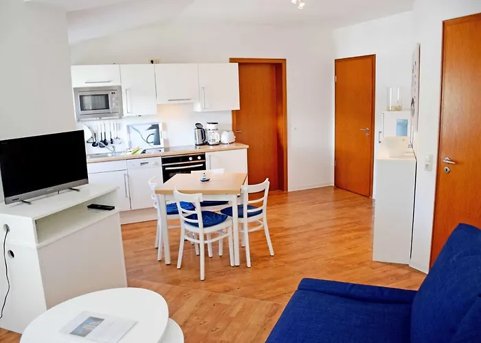 20 Mit Strandkorb Und Balkon דירה